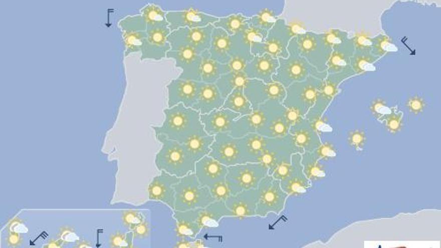 Nubes al norte y cielos despejados en el resto de Canarias