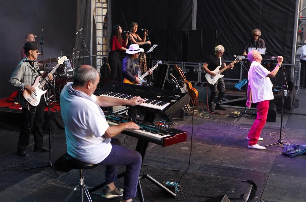 Concierto de "Micky", Pepe Barranco y "Los Linces" en la plaza Mayor de Gijón