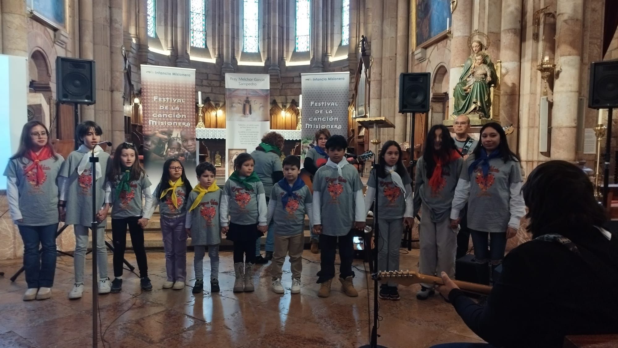 Colegios y parroquias de Asturias se dan cita en Covadonga por el 18 Festival de Canción Misionera