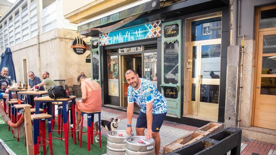 Todo listo en los bares de A Coruña para un San Juan histórico: "Se vende más este día que cualquier otro"