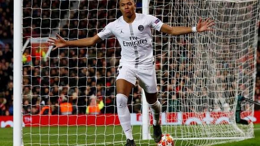 Mbappe celebra el segundo y definitivo gol del PSG. // Jason Cairndu