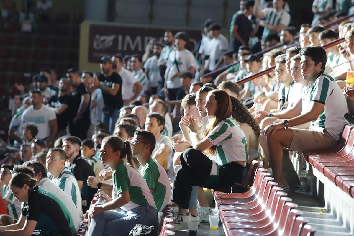 Play off de ascenso | La afición cordobesista en Vista Alegre, en imágenes