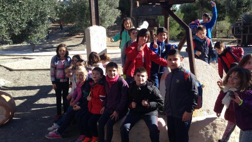 42 alumnos del  Colegio Paternina de Calp visitan el CEM Captivador