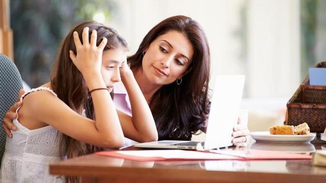 zentauroepp38711278 31067203 mother helping stressed teenage daughter looking 170602212621
