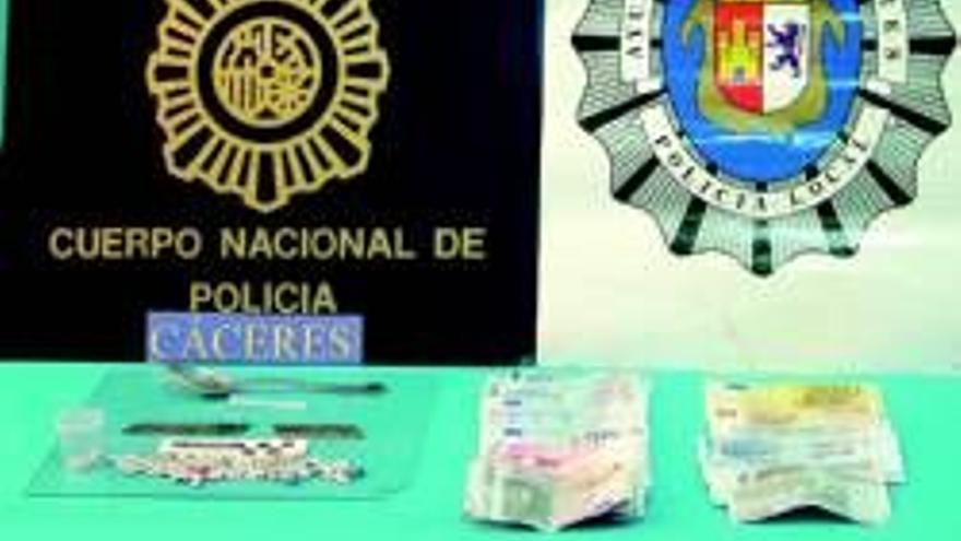 La policía detiene a un traficante de cocaína y a sus dos proveedores