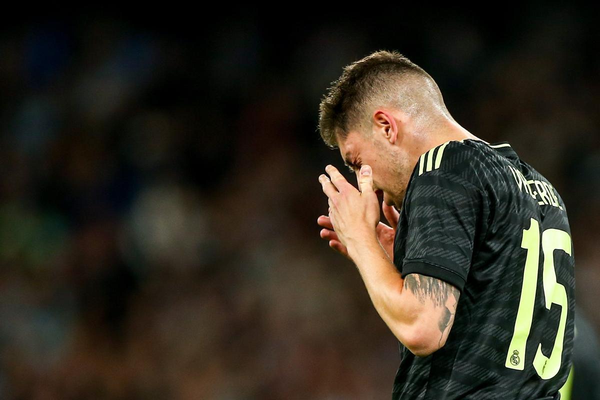 Manchester (United Kingdom), 17/05/2023.- Federico Valverde of Real Madrid reacts after conceding the 3-0 goal during the UEFA Champions League semi-finals, 2nd leg soccer match between Manchester City and Real Madrid in Manchester, Britain, 17 May 2023. (Liga de Campeones, Reino Unido) EFE/EPA/ADAM VAUGHAN