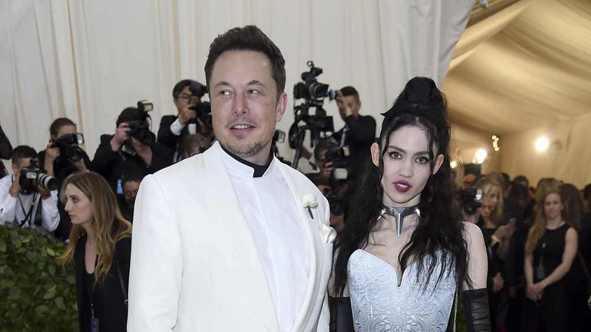 Elon Musk y la cantante Grimes