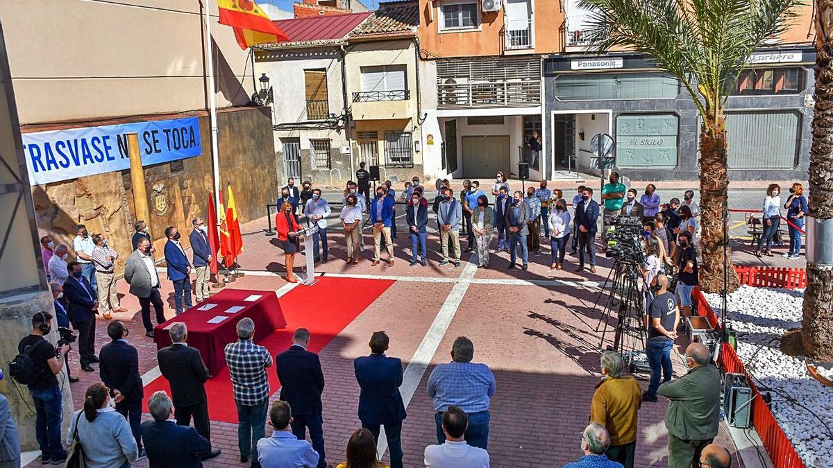 Los regantes protestan por el recorte al Trasvase | L.O.