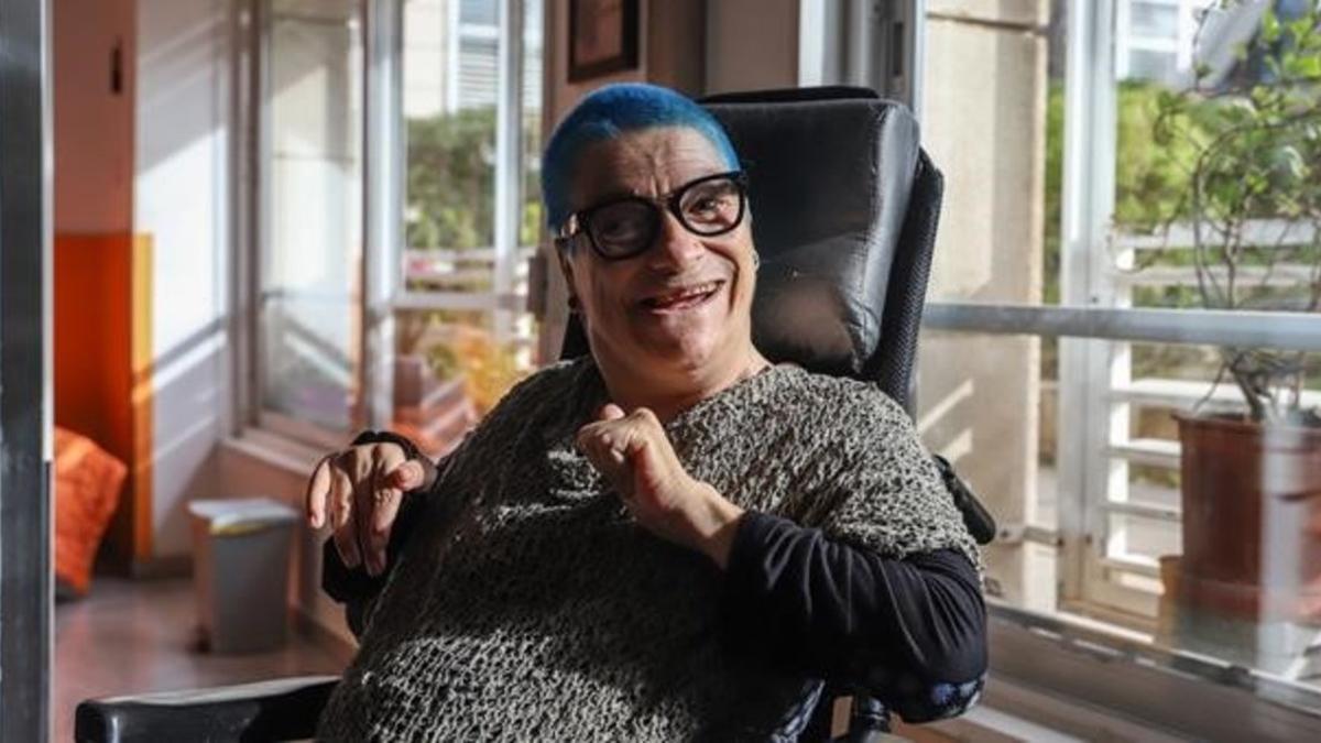 zentauroepp56054587 barcelona 01 12 2020 barcelona retrat a t una dona amb una201202123131