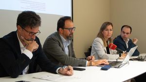 Lorenzo Di Pietro (Barcelona Activa), Joan Ramon Barrera (Cercle Tecnològic) y los secretarios Maria Galindo (Polítiques Digitals) y Albert Tort (Telecomunicaciones y transformación digital)