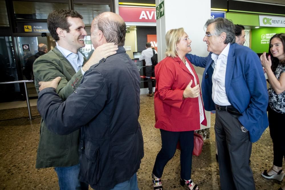 Soraya Saenz de Santamaría y Pablo Casado llegan a