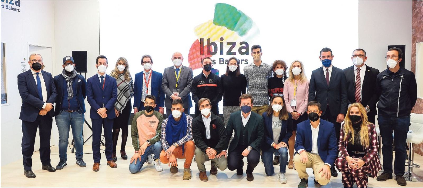 Deportistas y políticos durante la presentación en Fitur de las principales pruebas deportivas que se celebrarán en Ibiza este 2022.
