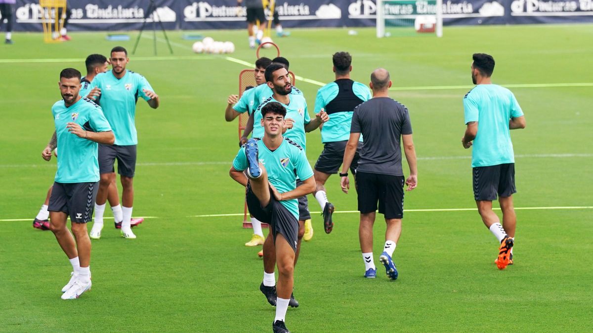 Andrés Caro, en primer plano, durante un entrenamiento.
