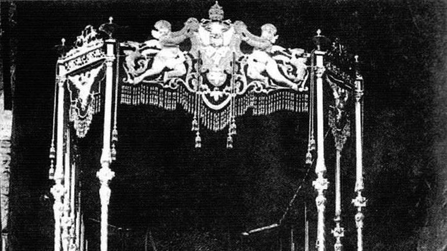Palio de Las Angustias: El palio de Las Angustias, estrenado en 1937, fue el primer palio de la Semana Santa moderna, precedente inmediato de los palios que llegaron después.
