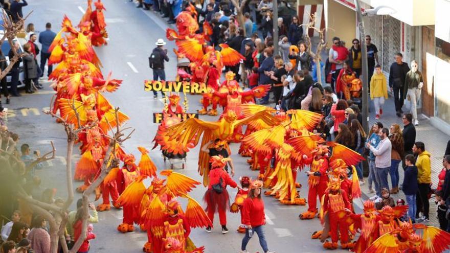 Una de las comparsas de la rúa de Carnaval de Vila de 2020.  |  VICENT MARÍ