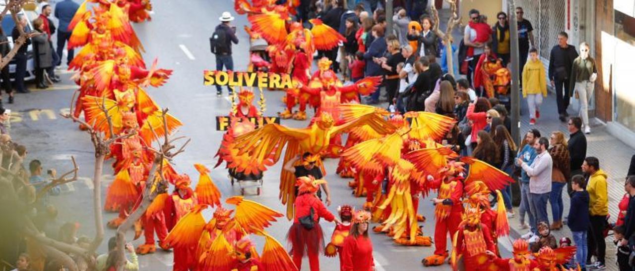 Una de las comparsas de la rúa de Carnaval de Vila de 2020.  |  VICENT MARÍ