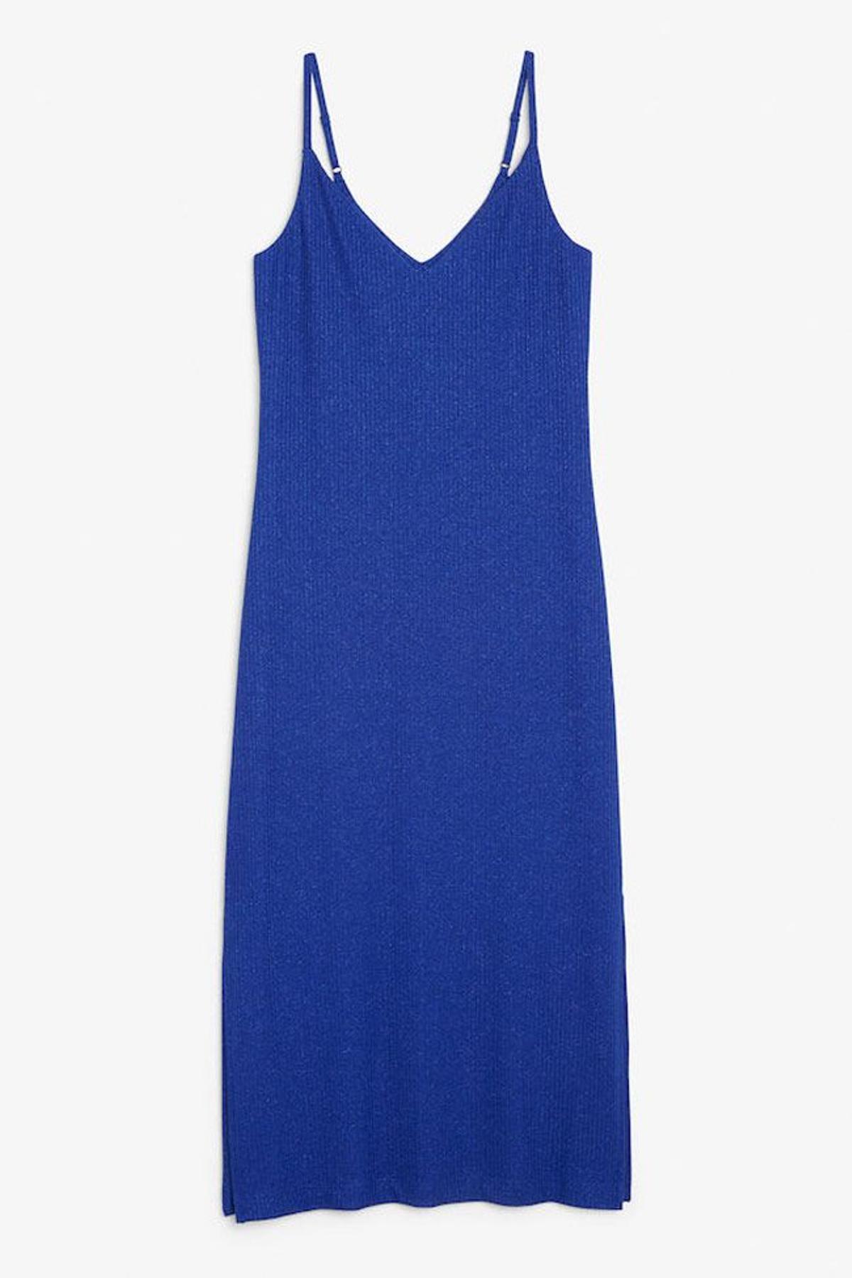 Vestido azul de tirantes, de las rebajas de Monki