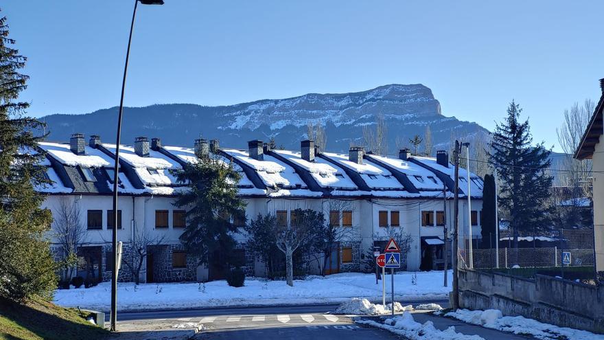 El lado oscuro de la nieve: la falta de vivienda dirige al Pirineo hacia la &#039;ibización&#039;