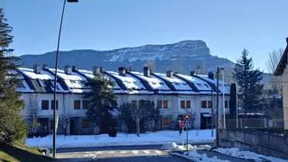El lado oscuro de la nieve: la falta de vivienda dirige al Pirineo hacia la 'ibización'