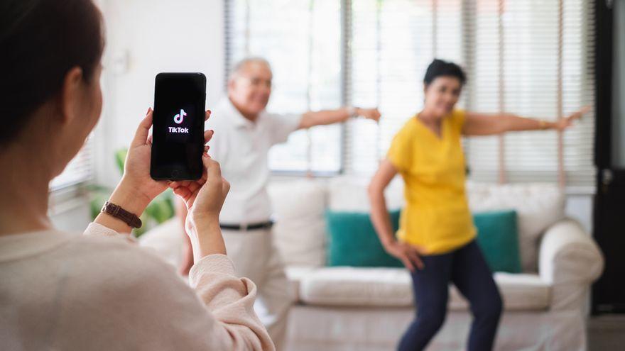 Un estudi revela els beneficis educatius de TikTok en l&#039;expressió corporal