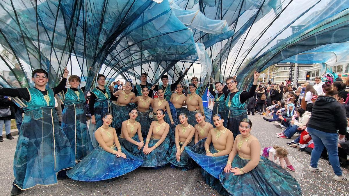 Bailarines y bailarinas de la escuela de danza ontinyentina Masters Ballet.
