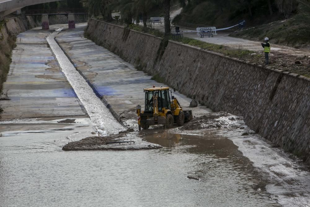 Fuga de agua en la ladera del Vinalopó