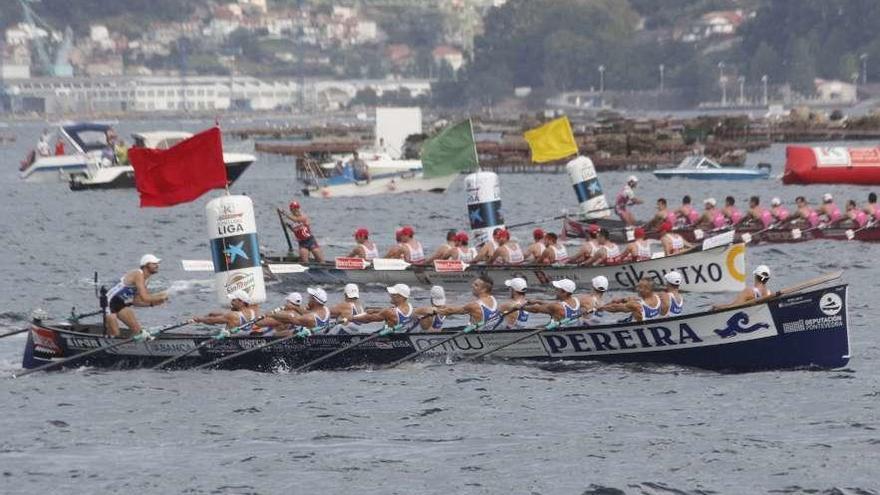 La embarcación de Tirán, en primer plano en la Bandera de Moaña. // Santos Álvarez