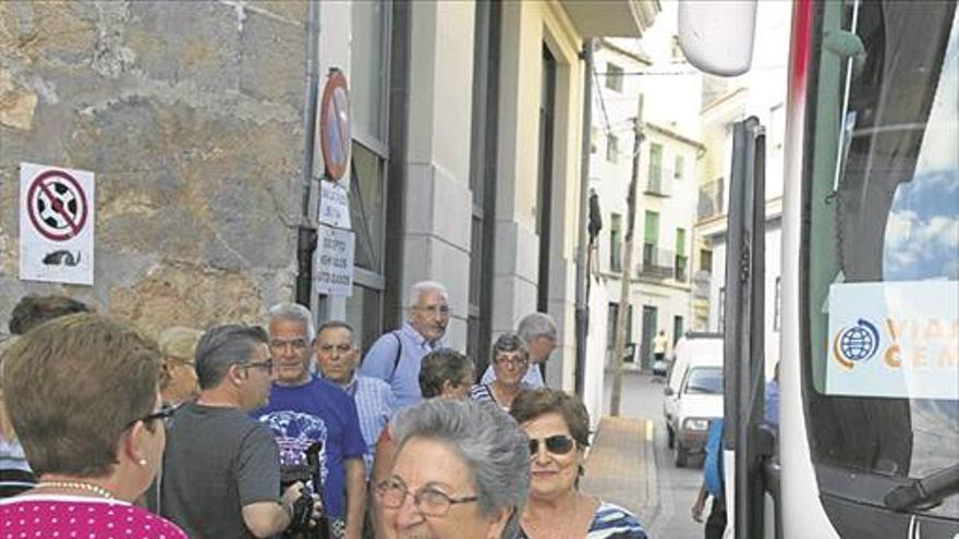 La demanda de viajes de Castellón Sénior supera ya  en 3.300 el aforo