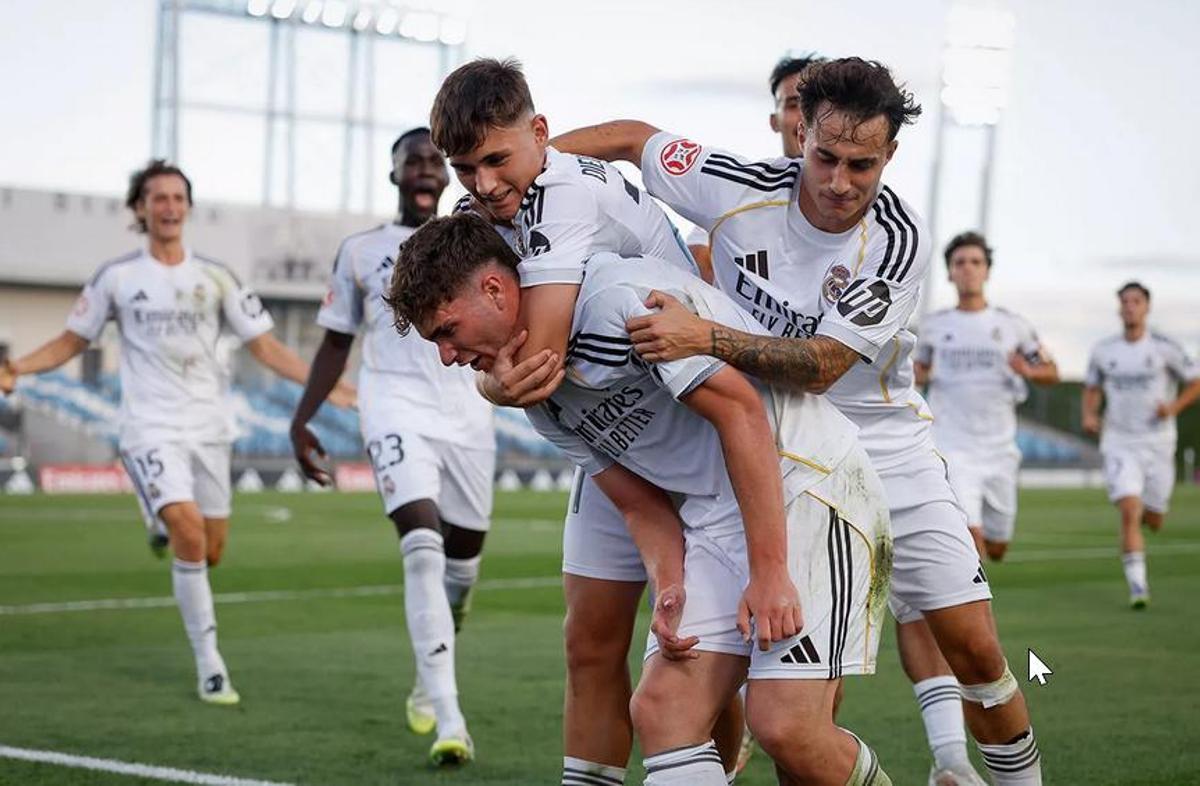 Los jugadores del Real Madrid Castilla celebran un gol contra el CD Lugo en la primera jornada de Primera RFEF.