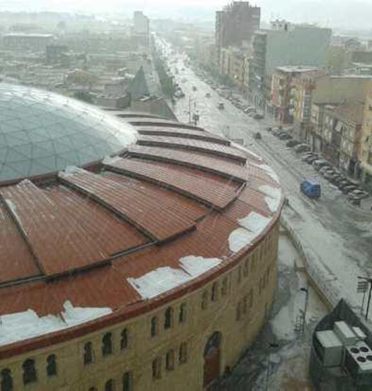 La lluvia y el granizo sorprenden en Villena
