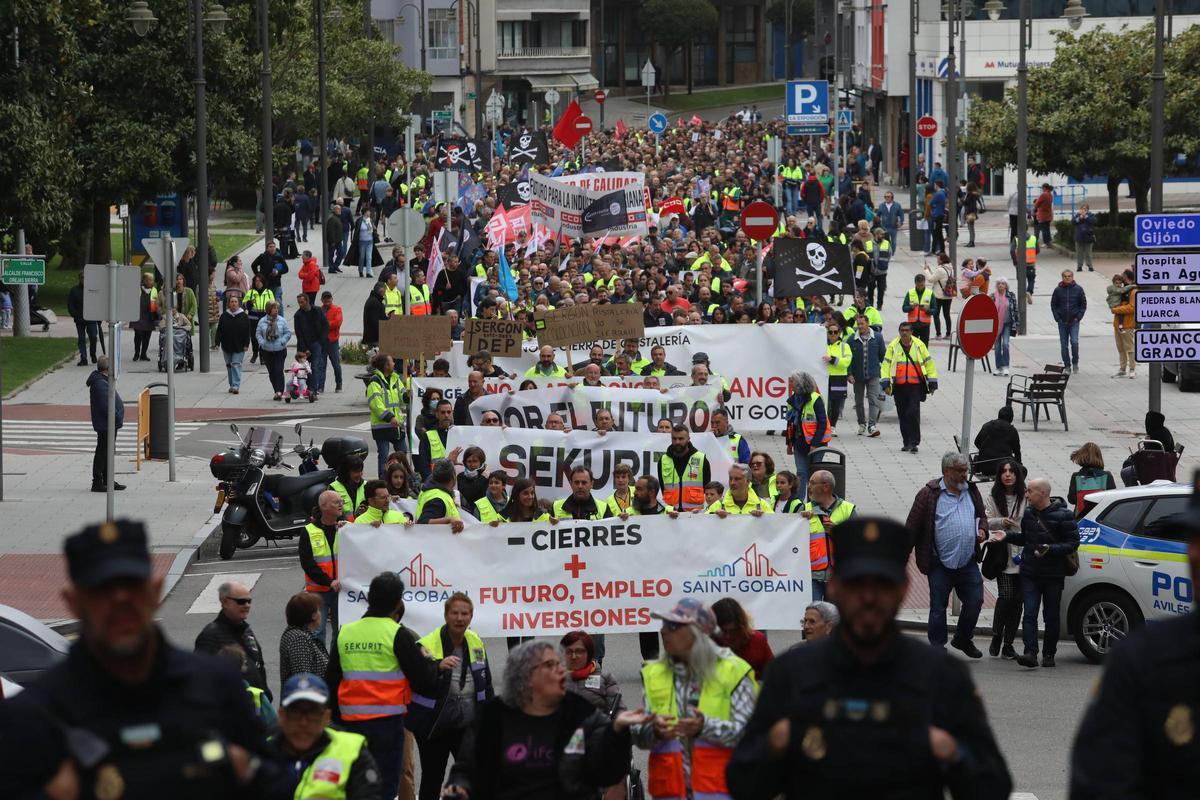 Manifestación contra el cierre de Sekurit en Avilés