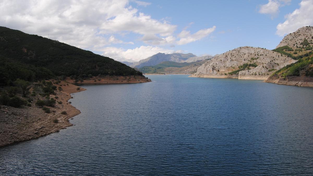 Embalse de Barrios de Luna, en León.