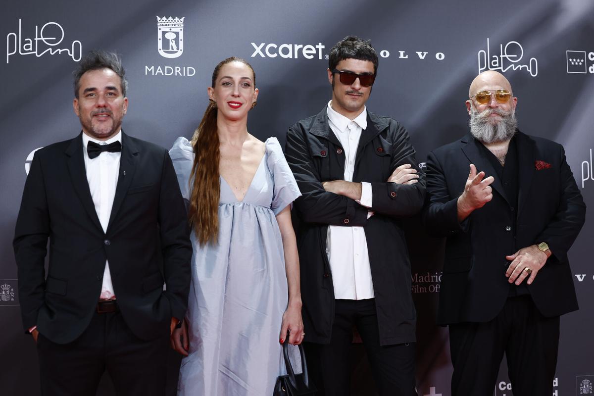 MADRID, 27/04/2025.- El elenco de Simón de la montaña posa en el photocall previo a la entrega de los Premios Platino, este domingo en IFEMA, en Madrid. EFE/ Daniel González