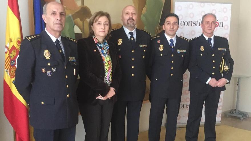 De izquierda a derecha, Anselmo de la Riva, Delia Losa, Gregorio Valverde, Gregorio Fernández y Epifanio Pérez Carrera, días atrás, en la sede de la Delegación del Gobierno en Asturias.