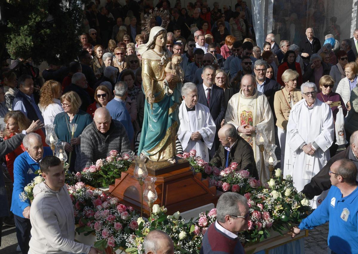 La pasión por la Candelaria ilumina Castrelos