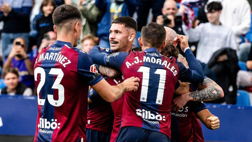 Los jugadores granotas celebran un gol ante el Castellón.