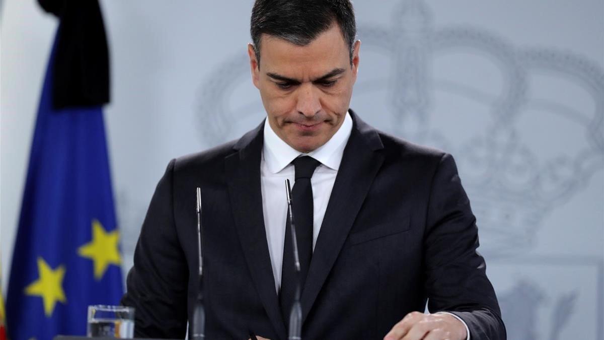 El presidente del Gobierno, Pedro Sánchez, e El presid ste domingo, en rueda de prensa en la Moncloa.