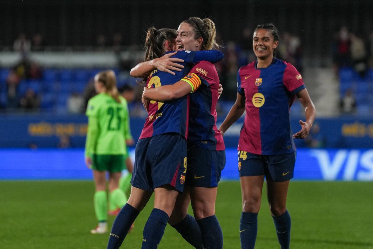 Claudia Pina y Alexia Putellas celebrando un gol ante el Wolfsburgo en los cuartos de final de la Champions