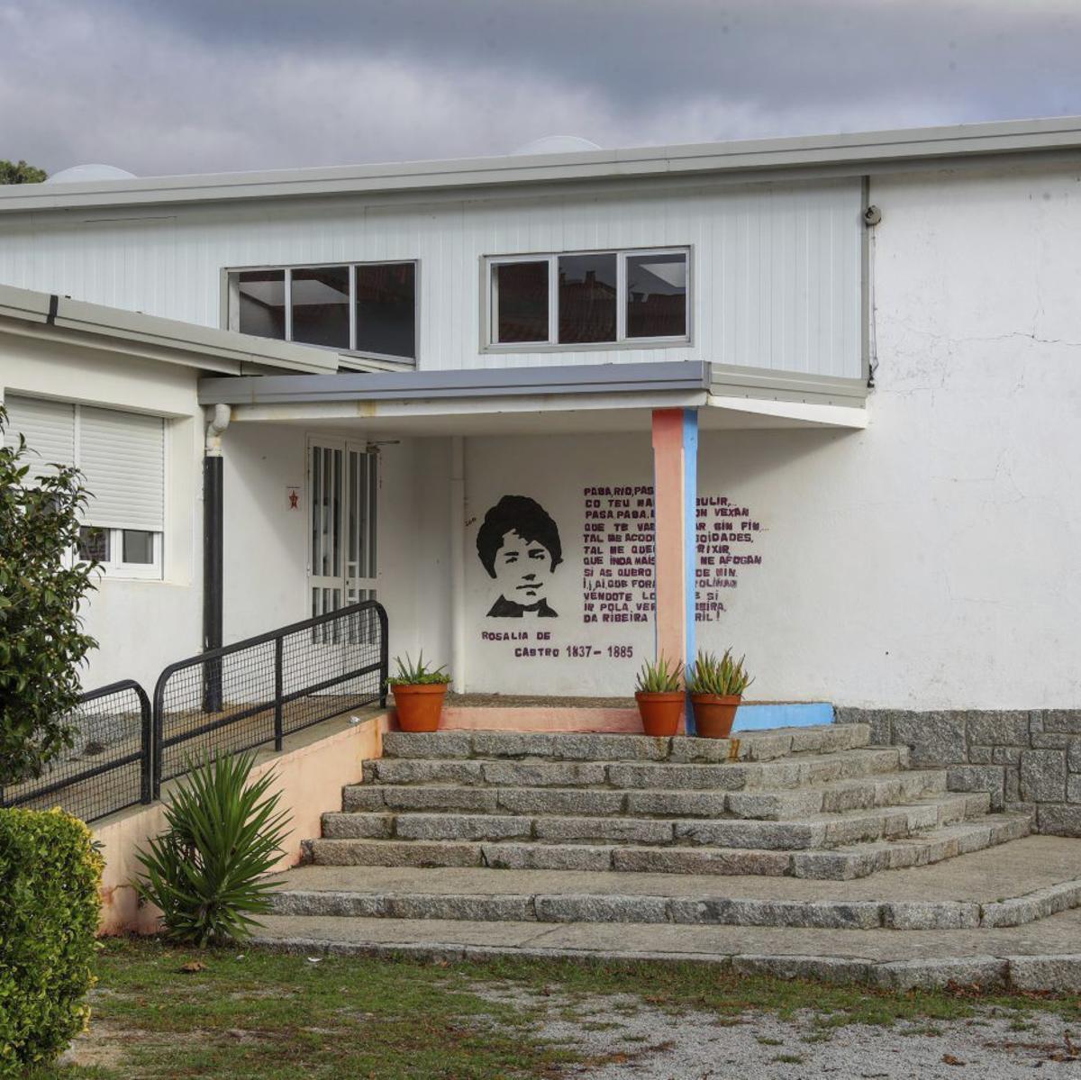 Colegio Rosalía de Castro, de Carril. | IÑAKI ABELLA