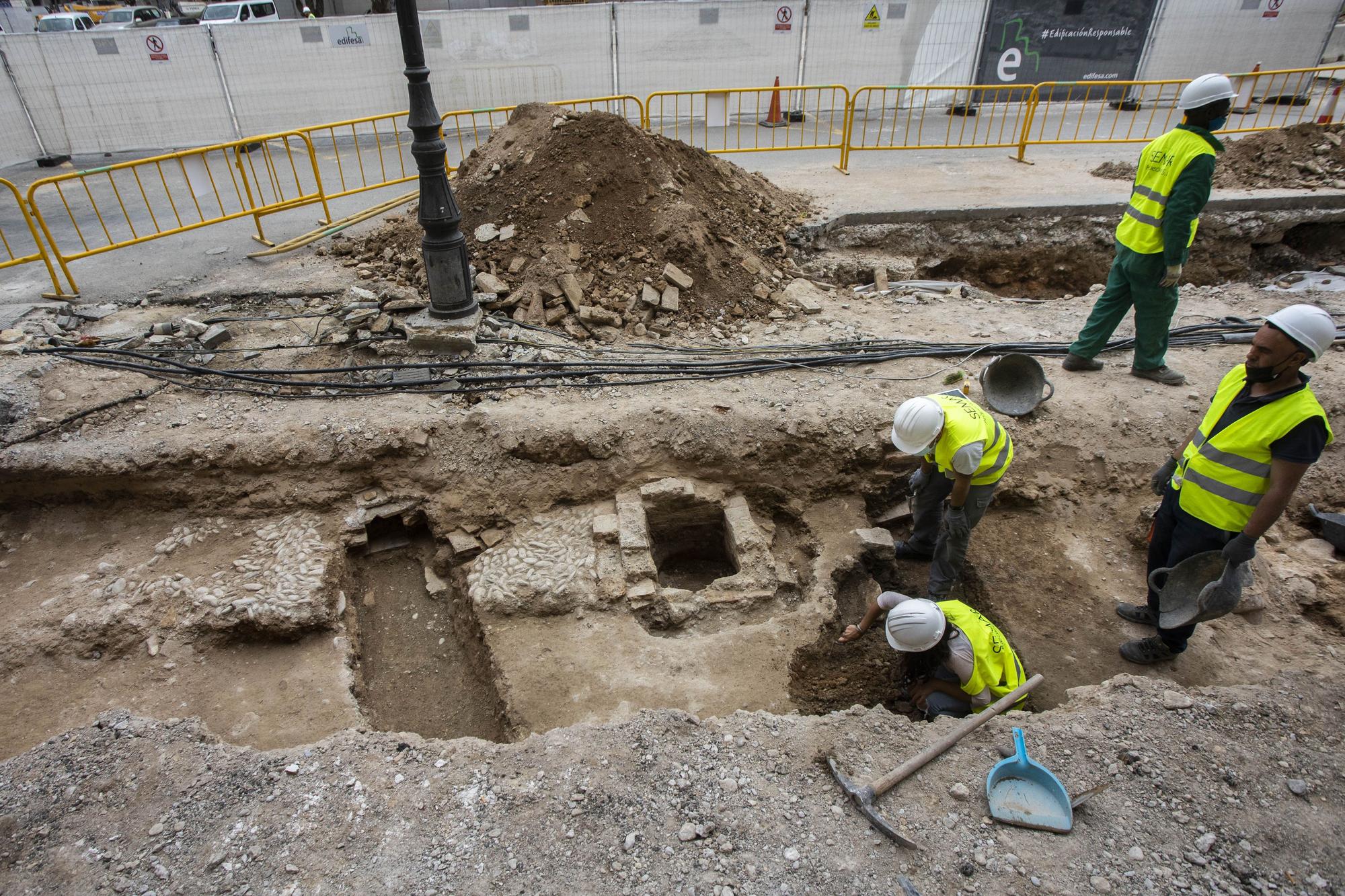 Las obras de la Reina sacan a la luz una posible cuarta muralla de València