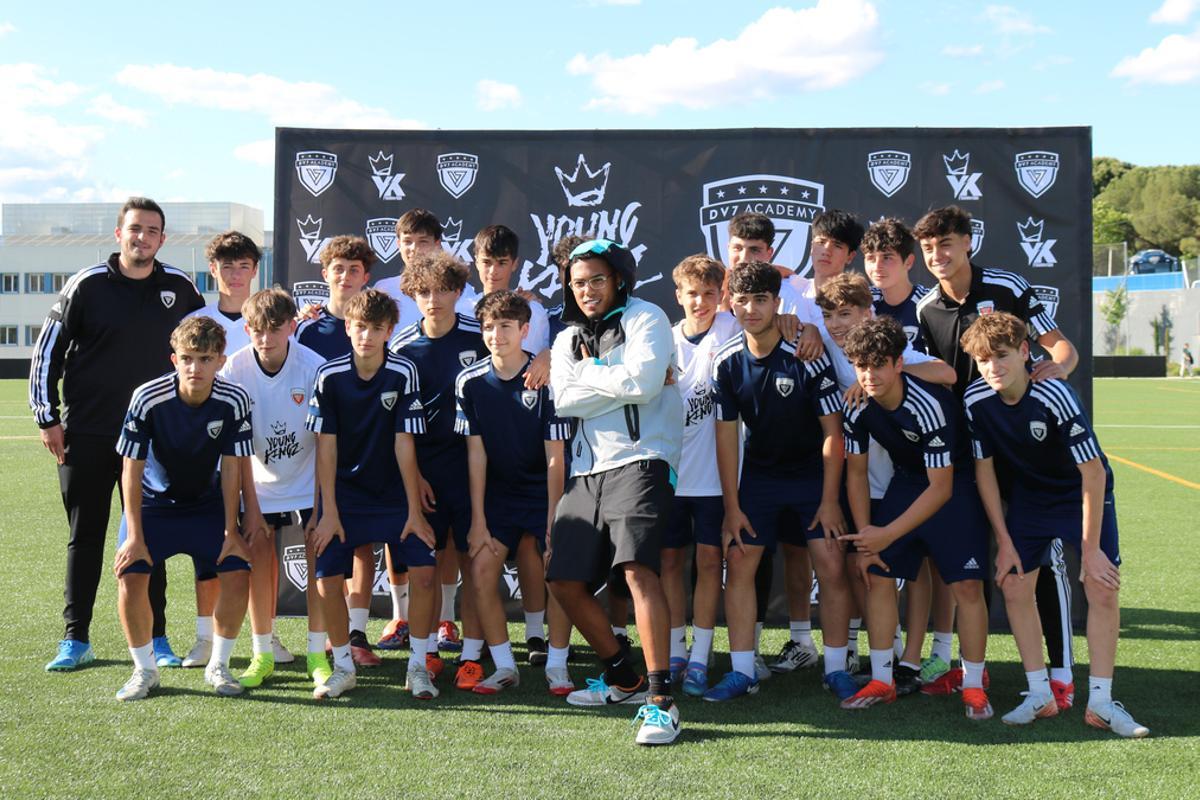 Group photo with Myke Towers