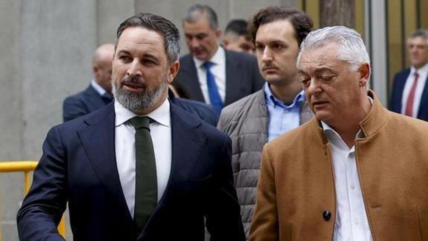 Abascal, sobre Sánchez: &quot;Hi haurà un moment en què el poble el voldrà penjar dels peus&quot;