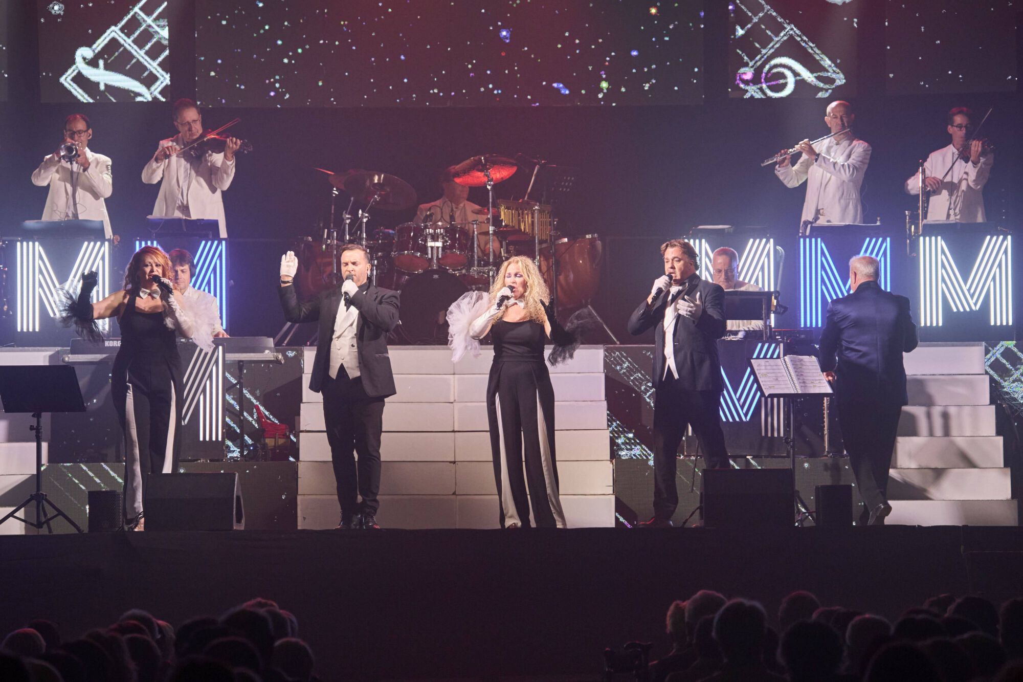 Ball amb  l'orquestra Malavella a l'embalat de la plaça Miquel de Palol