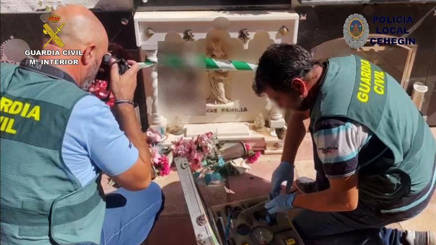 Profanan 80 nichos para robar: conmoción en un cementerio de Murcia tras su saqueo