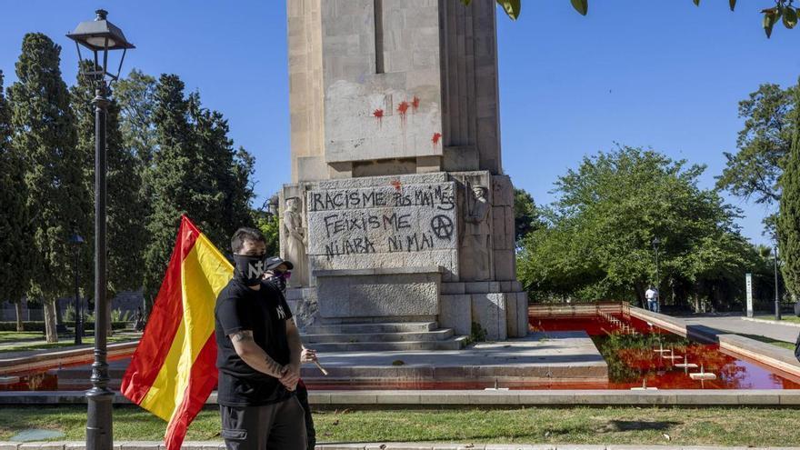Sa Feixina amanece teñida de rojo ante el fracaso de la concentración neofascista de Núcleo Nacional