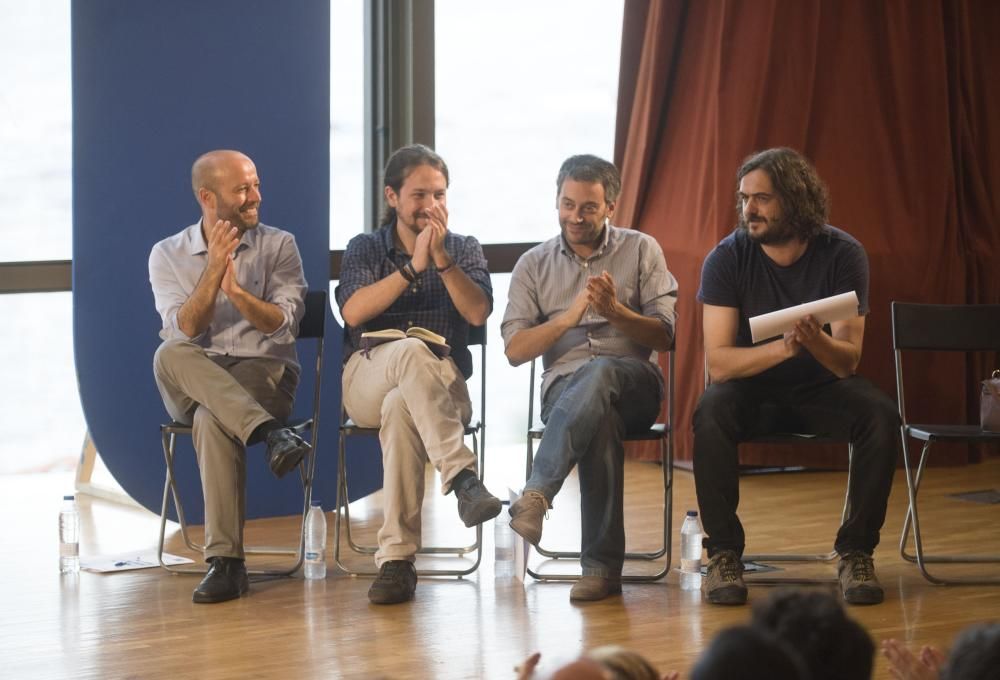 "Aquí empieza el cambio para toda Europa", ha subrayado Villares ante medio millar de personas en el paraninfo de la Universidad de A Coruña.