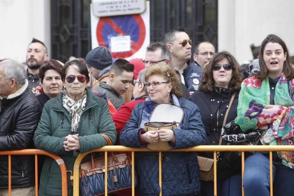 Ambientazo en la mascletà del día de la Crida