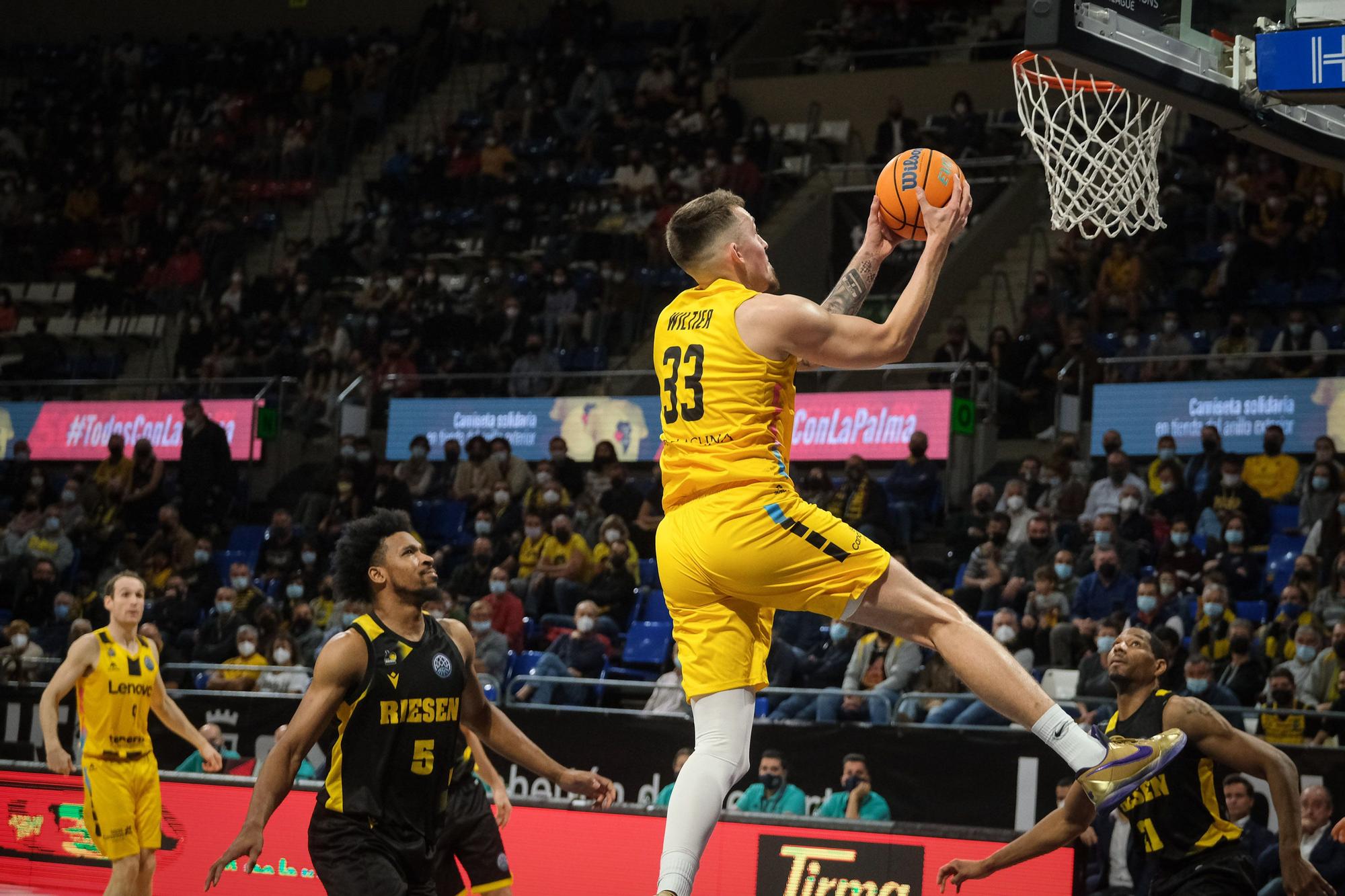 Partido Lenovo Tenerife - MHP Riesen de la Basketball Champions League.