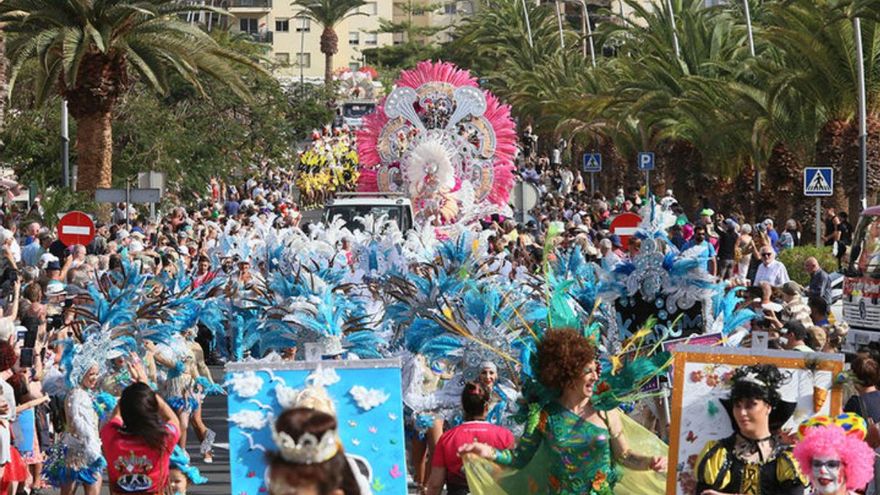 Un municipio de Canarias reparte 3.100 pulseras antidroga para prevenir la sumisión química en el Carnaval