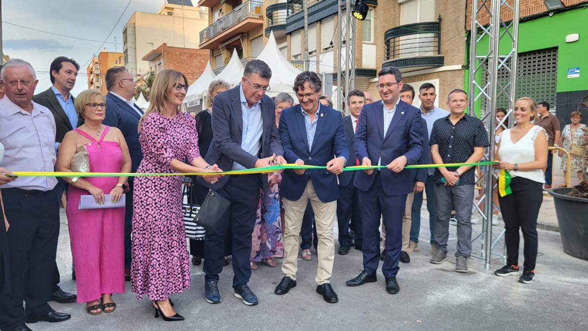 Morera, Amigó, Torres i Riera durant la inauguració de la fira.